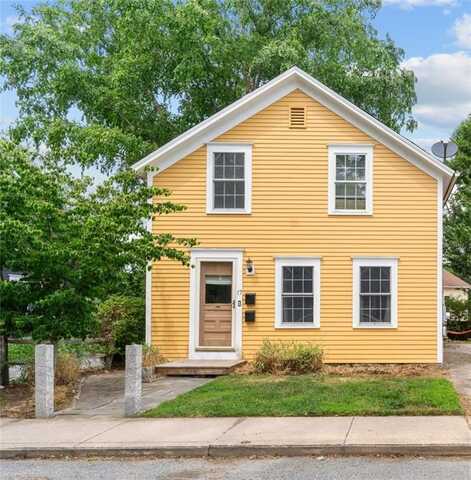 17 Pine Street, South Kingstown, RI 02879