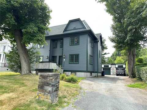 87 Roseneath Avenue, Newport, RI 02840