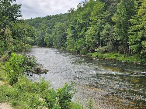 135 River Place Ln, Galax, VA 24333