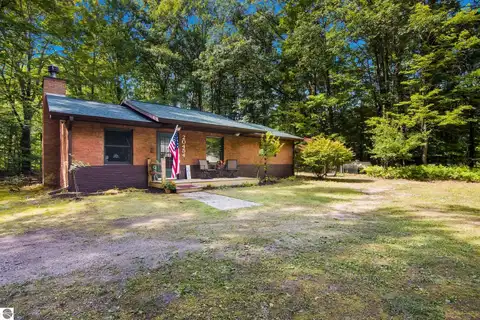 20454 Nofsger Road, Lake Ann, MI 49650