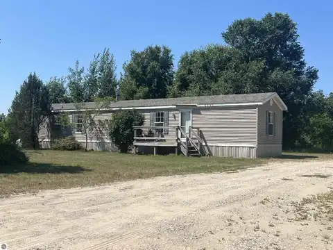 6451 Arts Road, Rapid City, MI 49676