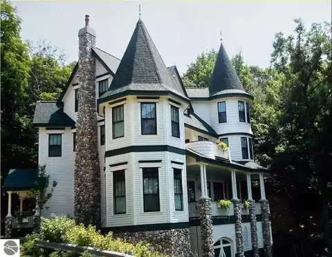 2370 Lake Road, Frankfort, MI 49635