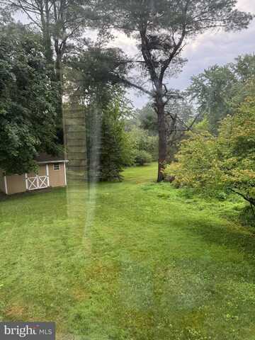 2071 PLEASANT DRIVE, BETHLEHEM, PA 18015
