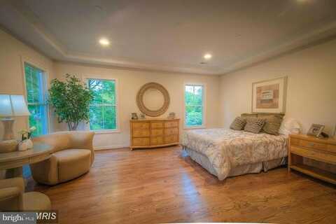 8700 MELWOOD, BETHESDA, MD 20817