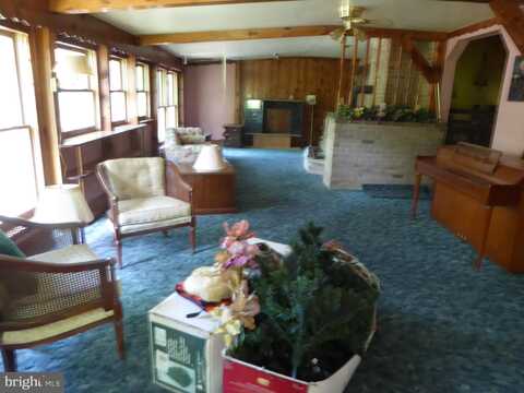 70 RADNOR DRIVE, DELRAY, WV 26714