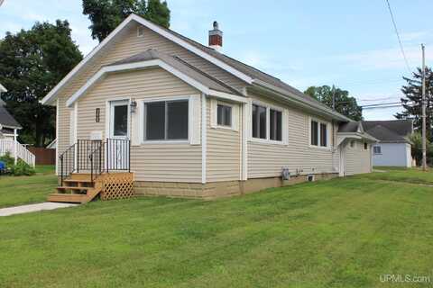 623 W B, Iron Mountain, MI 49801