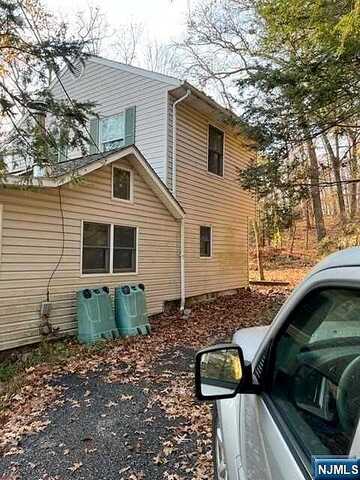 Deer, WEST MILFORD, NJ 07480