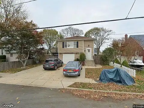 32Nd, LINDENHURST, NY 11757