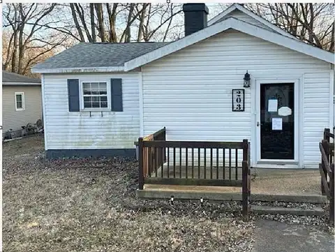 North, HEYWORTH, IL 61745