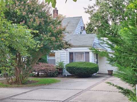 Lowell, WESTBURY, NY 11590