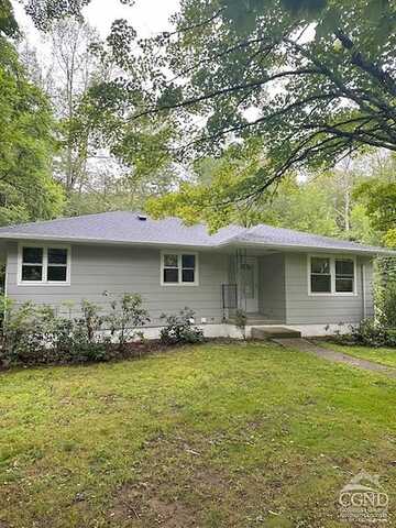 Barbara, ELLENVILLE, NY 12428