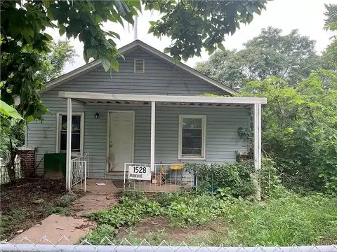 Brookside, INDEPENDENCE, MO 64052