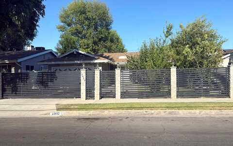 Petit, GRANADA HILLS, CA 91344