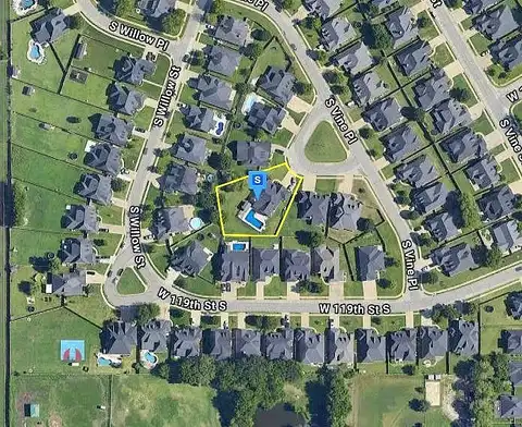 Vine, JENKS, OK 74037