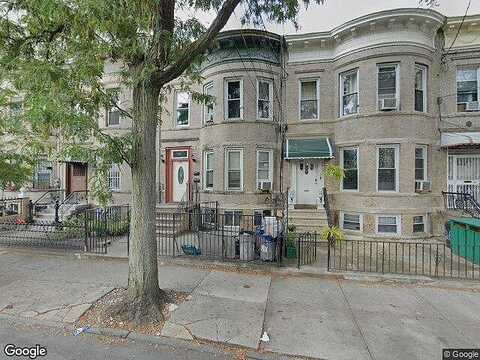 Hemlock, BROOKLYN, NY 11208