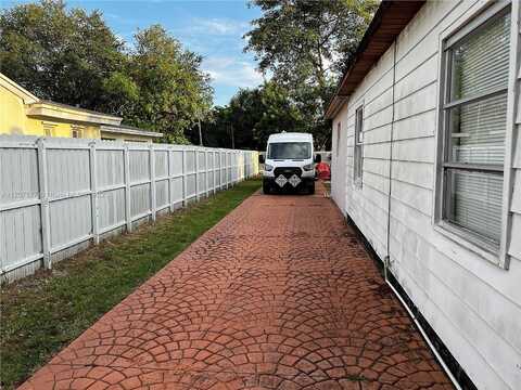 125Th, NORTH MIAMI, FL 33168