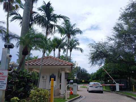 171St, PEMBROKE PINES, FL 33028
