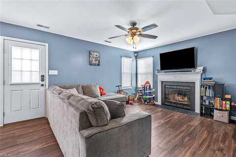 Cristal, NEWPORT NEWS, VA 23608