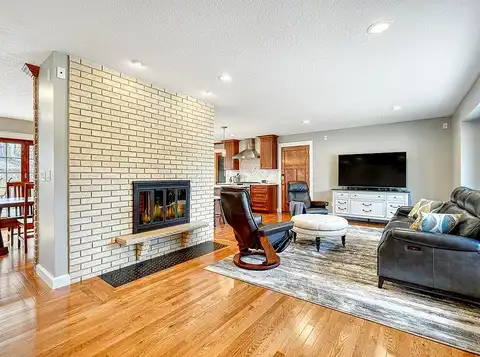 Russell, MINNEAPOLIS, MN 55431