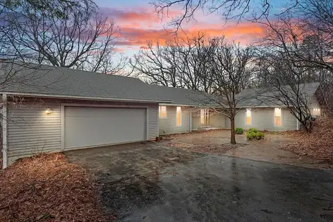 Knollwood, WAUKESHA, WI 53188