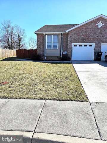 Lora, WOODSTOCK, VA 22664