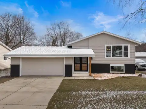 Wellington, WEST BEND, WI 53090