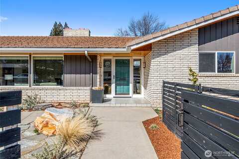 1St, WENATCHEE, WA 98801