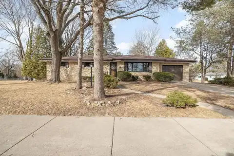 Sell, HARTFORD, WI 53027