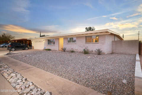 Evelyn, TUCSON, AZ 85710