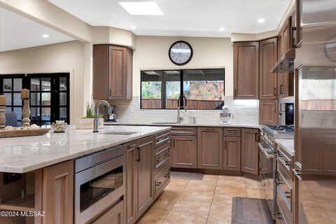 Summer, TUCSON, AZ 85749