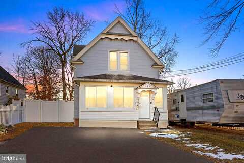 Chestnut, DARBY, PA 19023