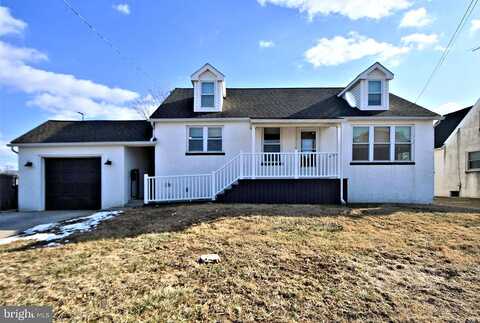 Lawn, Black Horse, PA 19403