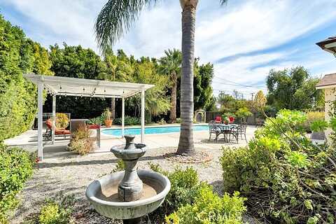 Petit, VAN NUYS, CA 91406