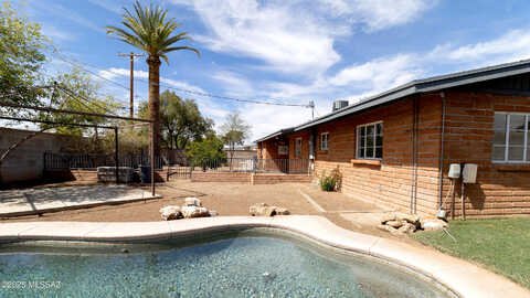 17Th, TUCSON, AZ 85711