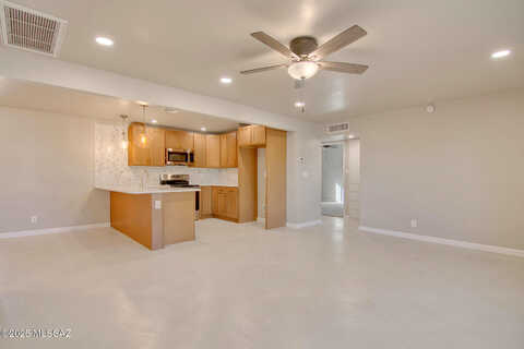 1St, TUCSON, AZ 85711