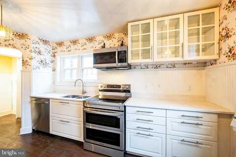 Chestnut, ROYERSFORD, PA 19468