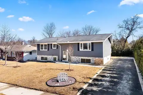 Knollwood, SAUKVILLE, WI 53080