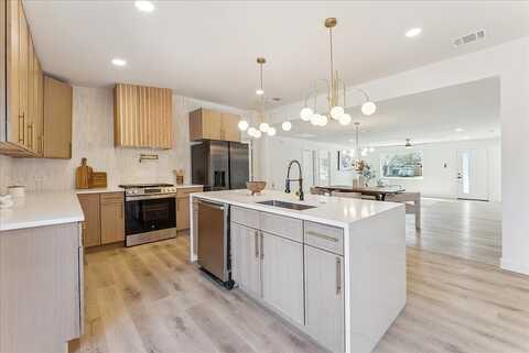 Charles, IRVING, TX 75060