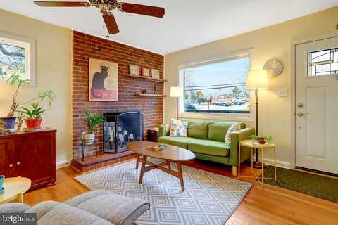 Cambridge, ALEXANDRIA, VA 22314