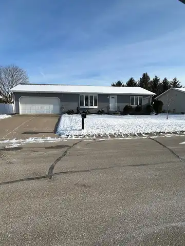 Dwelle, LAKE CITY, MN 55041