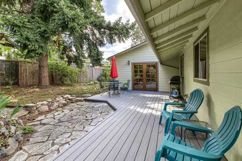 Oak Knoll, ASHLAND, OR 97520
