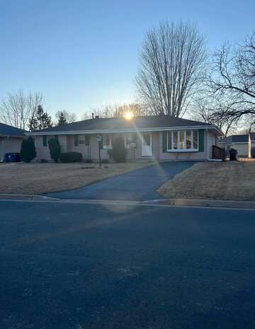 Main, SHAKOPEE, MN 55379