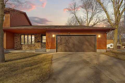 Queen, GLENCOE, MN 55336