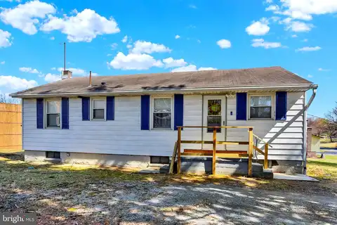 Lake, HARRISBURG, PA 17112