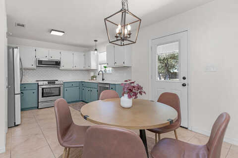Augustus, NAVARRE, FL 32566