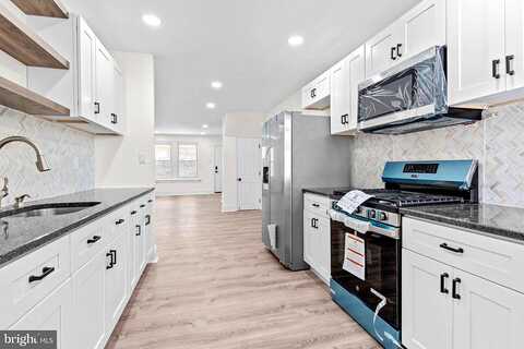 Sulis, PHILADELPHIA, PA 19120