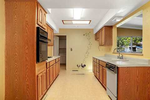 Lela, GRANTS PASS, OR 97526