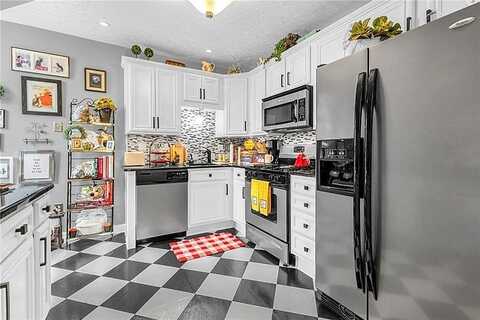 Tyler, ALIQUIPPA, PA 15001