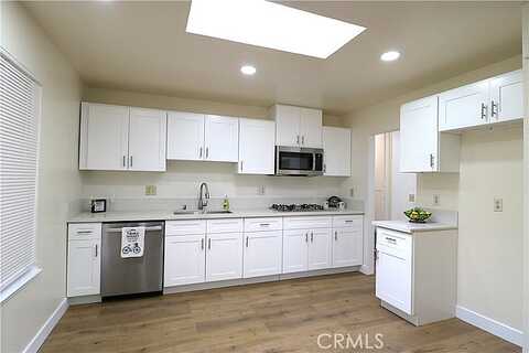 Davis, MORENO VALLEY, CA 92557