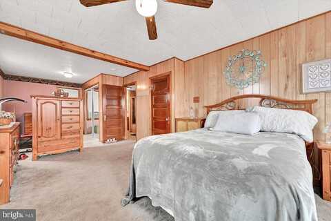 North, MINERSVILLE, PA 17954